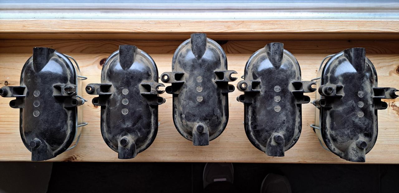 5x Industriële kooi wandlampen bakeliet