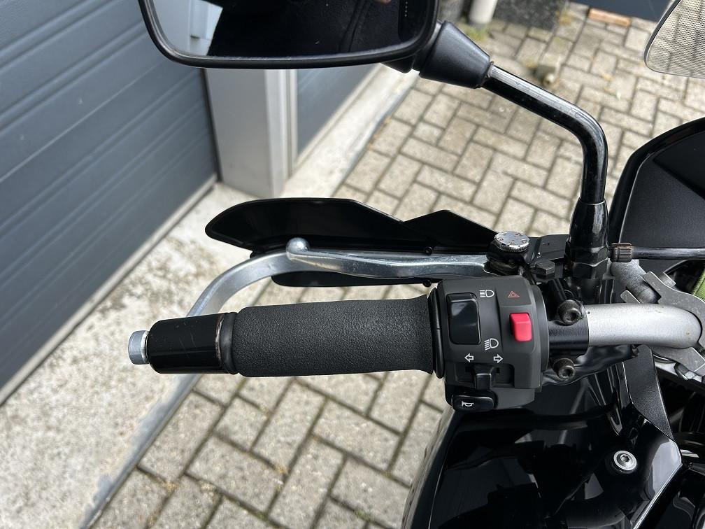 Kawasaki Versys 650 uit 2007, kofferset, handguards, valprotectie etc €2695