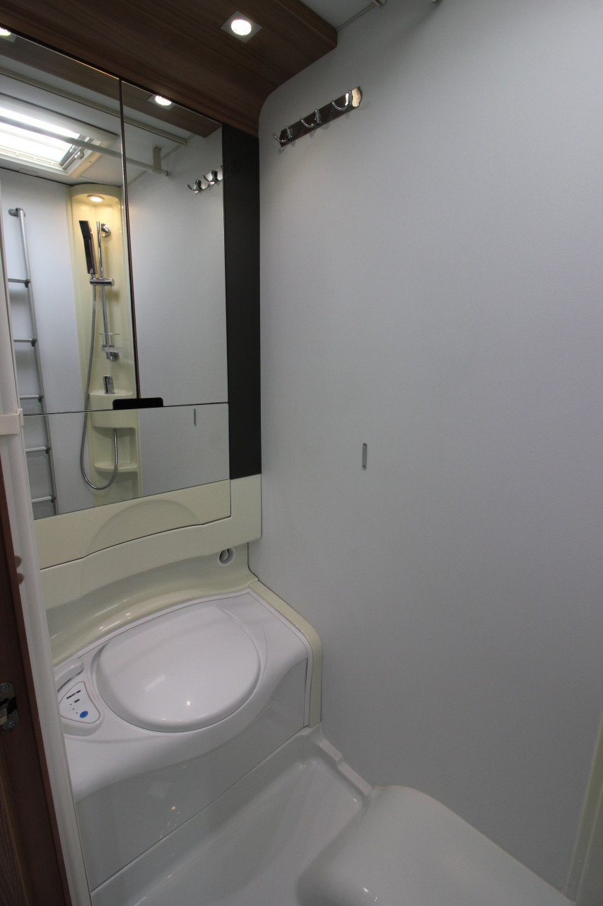 Adria Matrix M590ST(Electr.Hefbed, Als nieuw!!!)