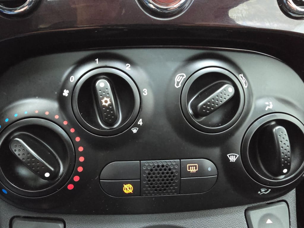 Fiat 500 occasion lounge met panoramadak en unieke kleur | tweedehands fiat