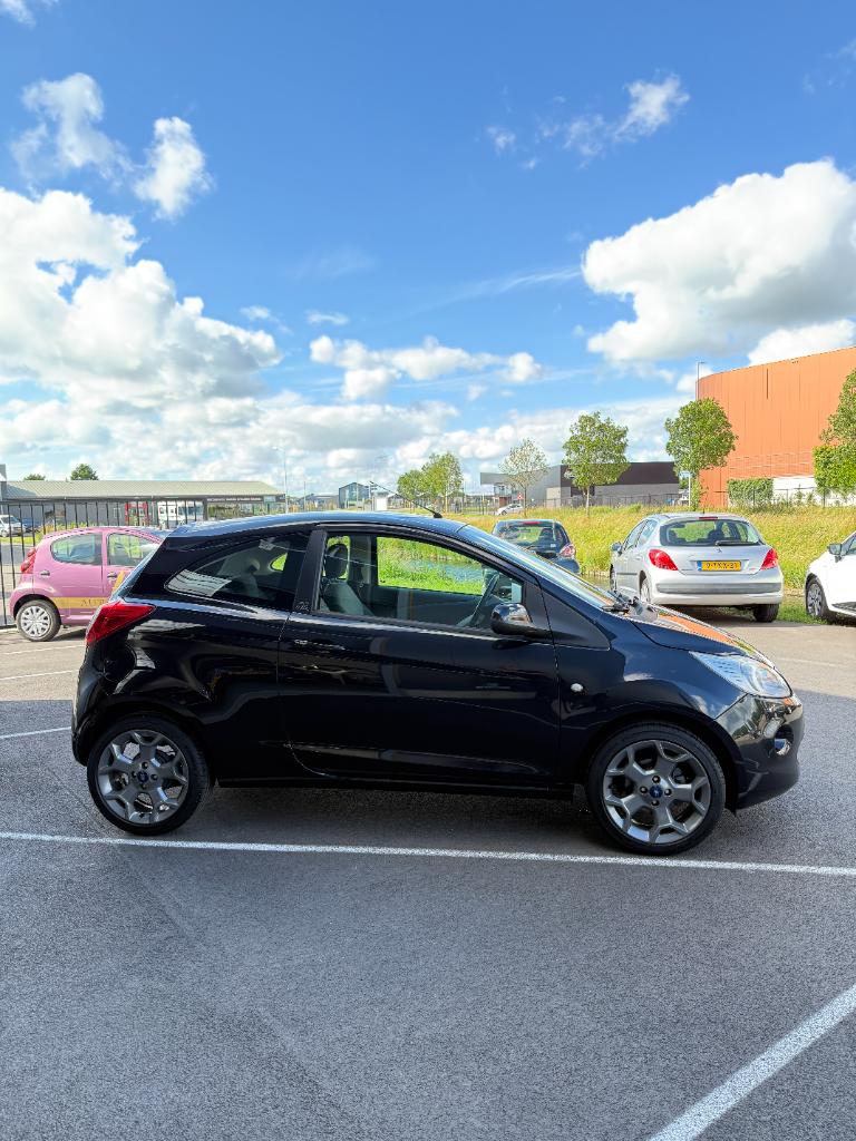 Ford KA 1.2 titanium - airco - nieuwe distributie
