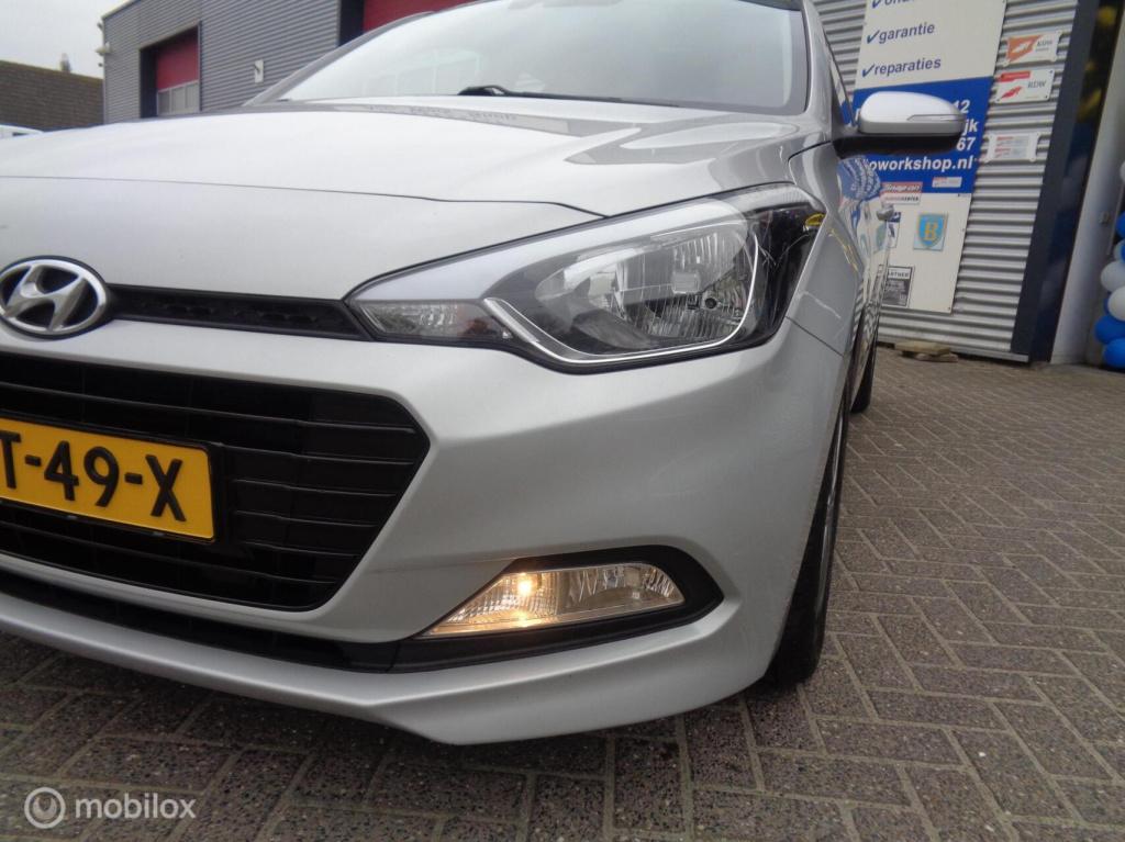 Hyundai I 20 1.0 t-gdi comfort/airco/camera/pdc/1st eig/lm velgen/slechts 8