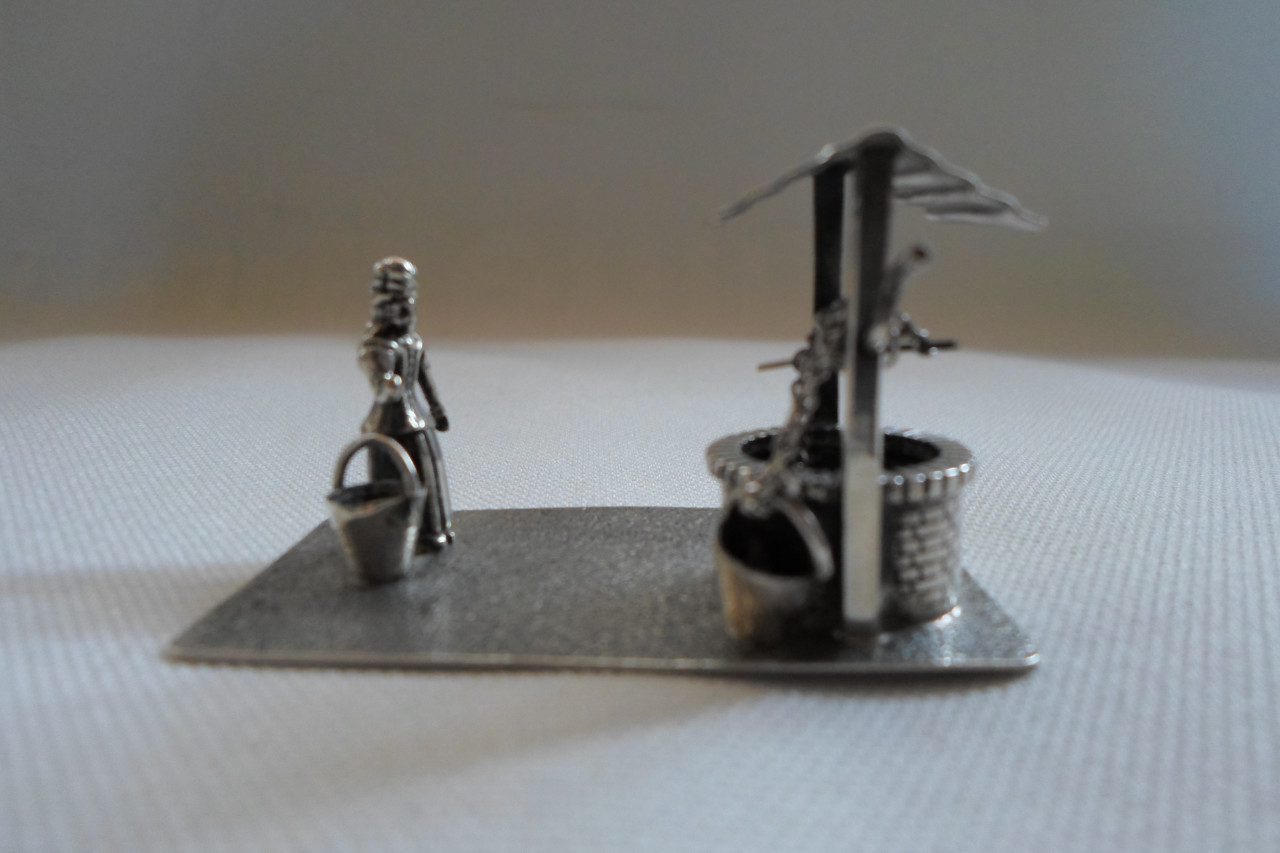 Zilver Miniatuur Vrouw Waterput