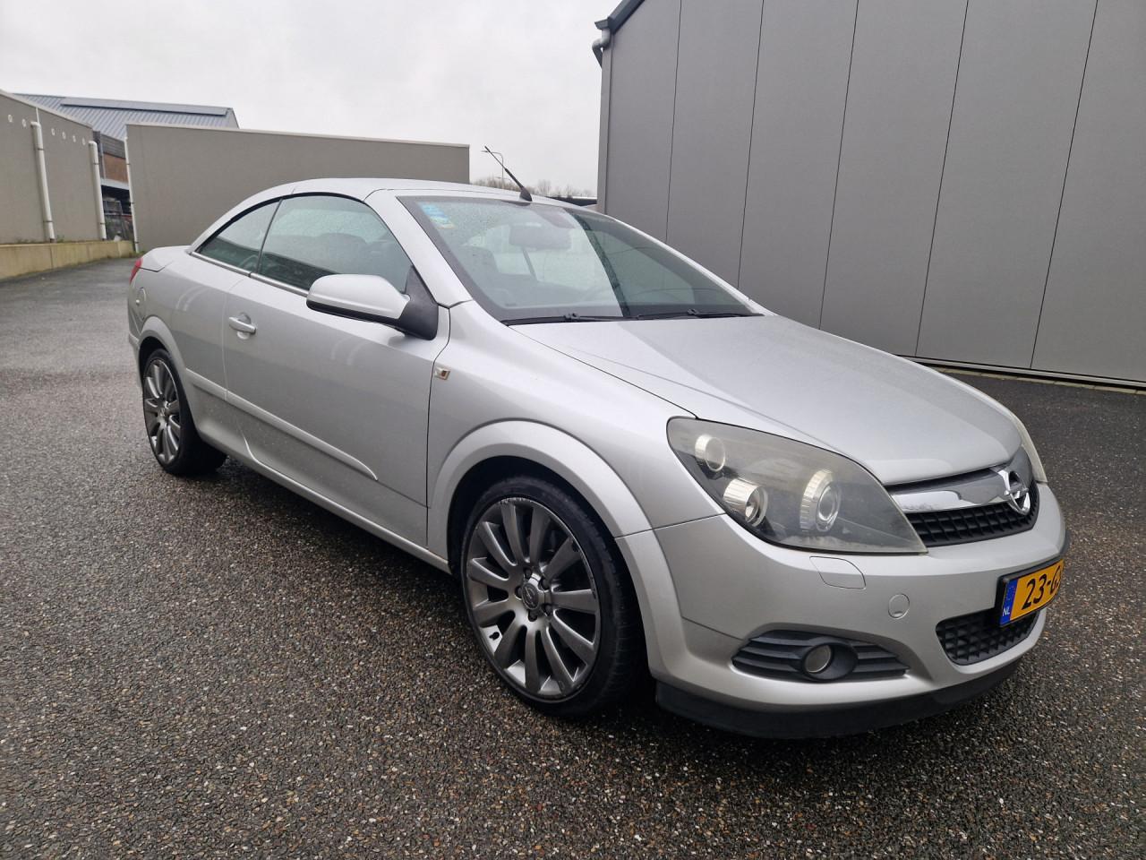 Opel Astra TwinTop 2.0 T Cosmo