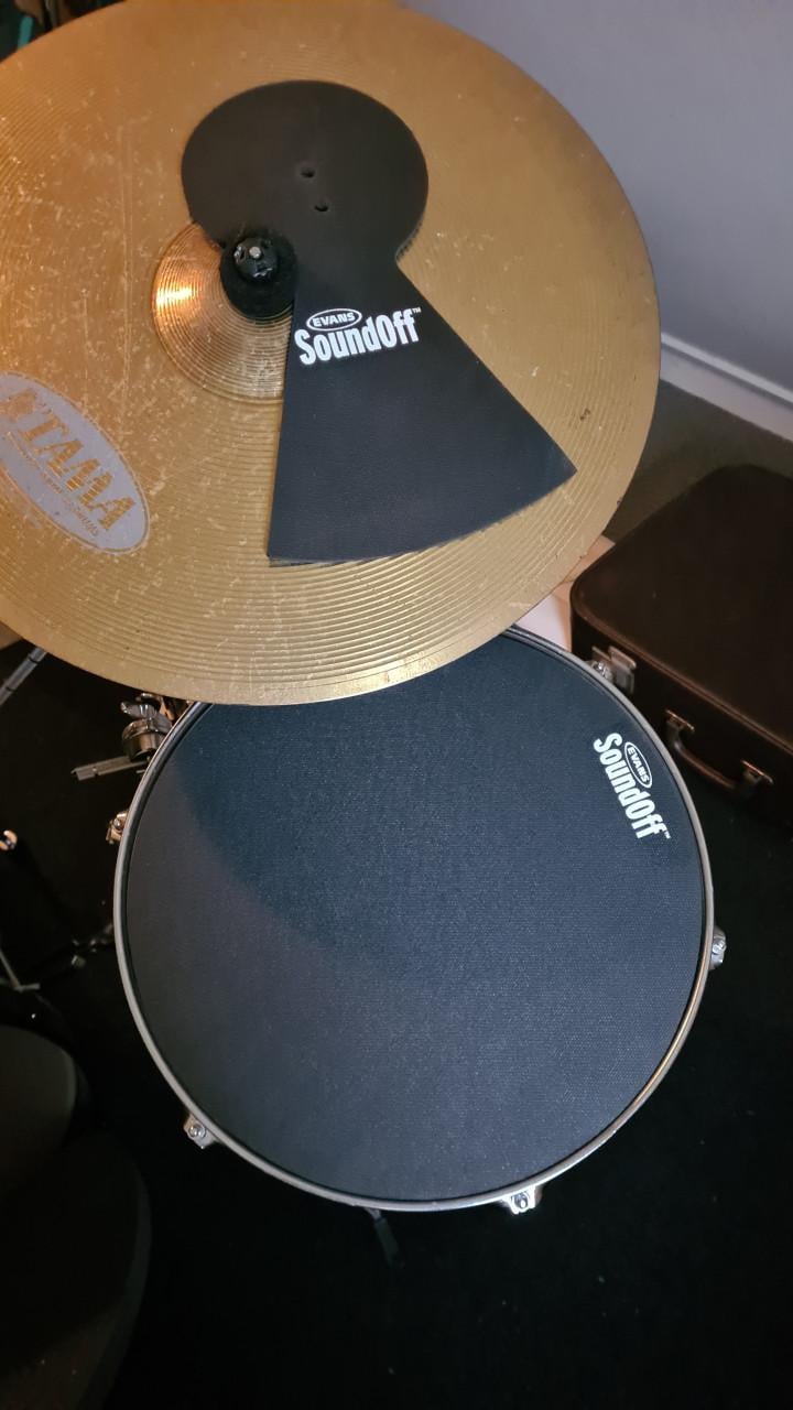 TAMA drumstel inclusief accessoires.