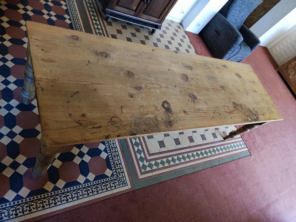 Antieke grenen tafel