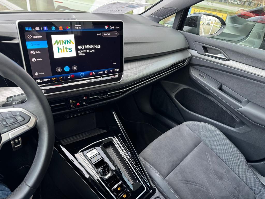 Volkswagen Golf 1.5 ehybrid 50 edition automaat , elektrische voorstoelen, 