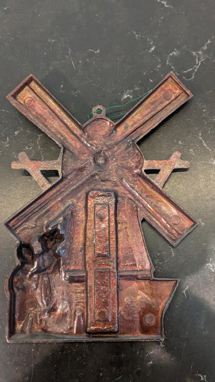 Koperen thermometer hanger.Molen en stelletje