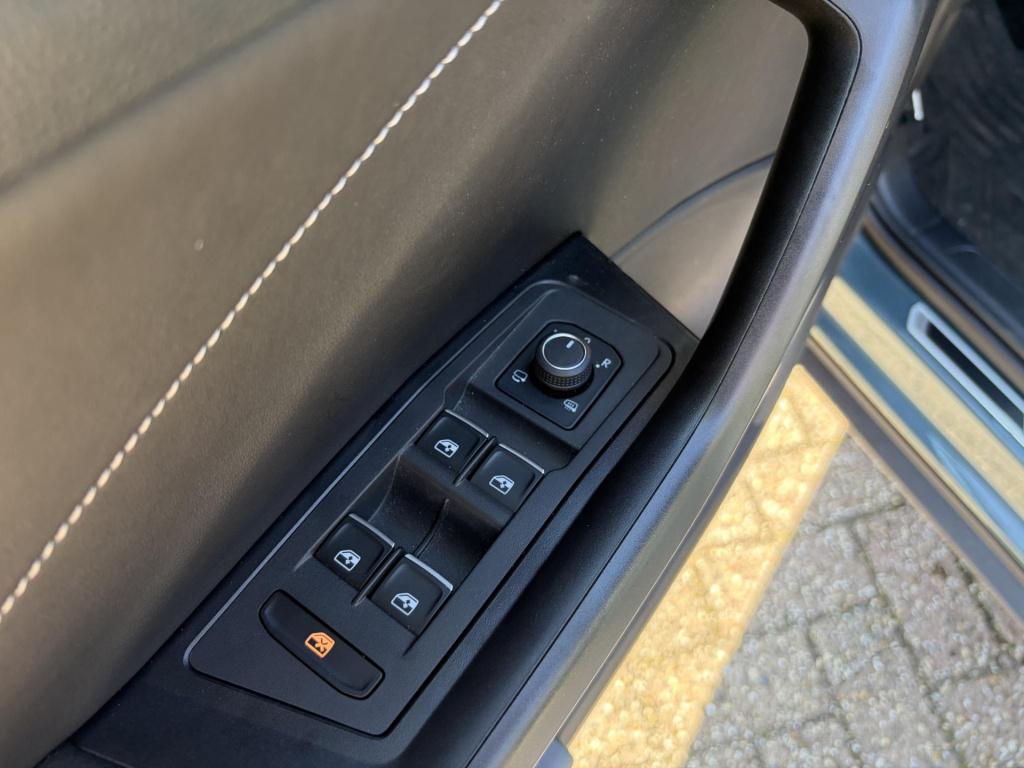 Volkswagen T-roc 1.5 tsi r-line |trekhaak | camera | adptieve cc | climate 