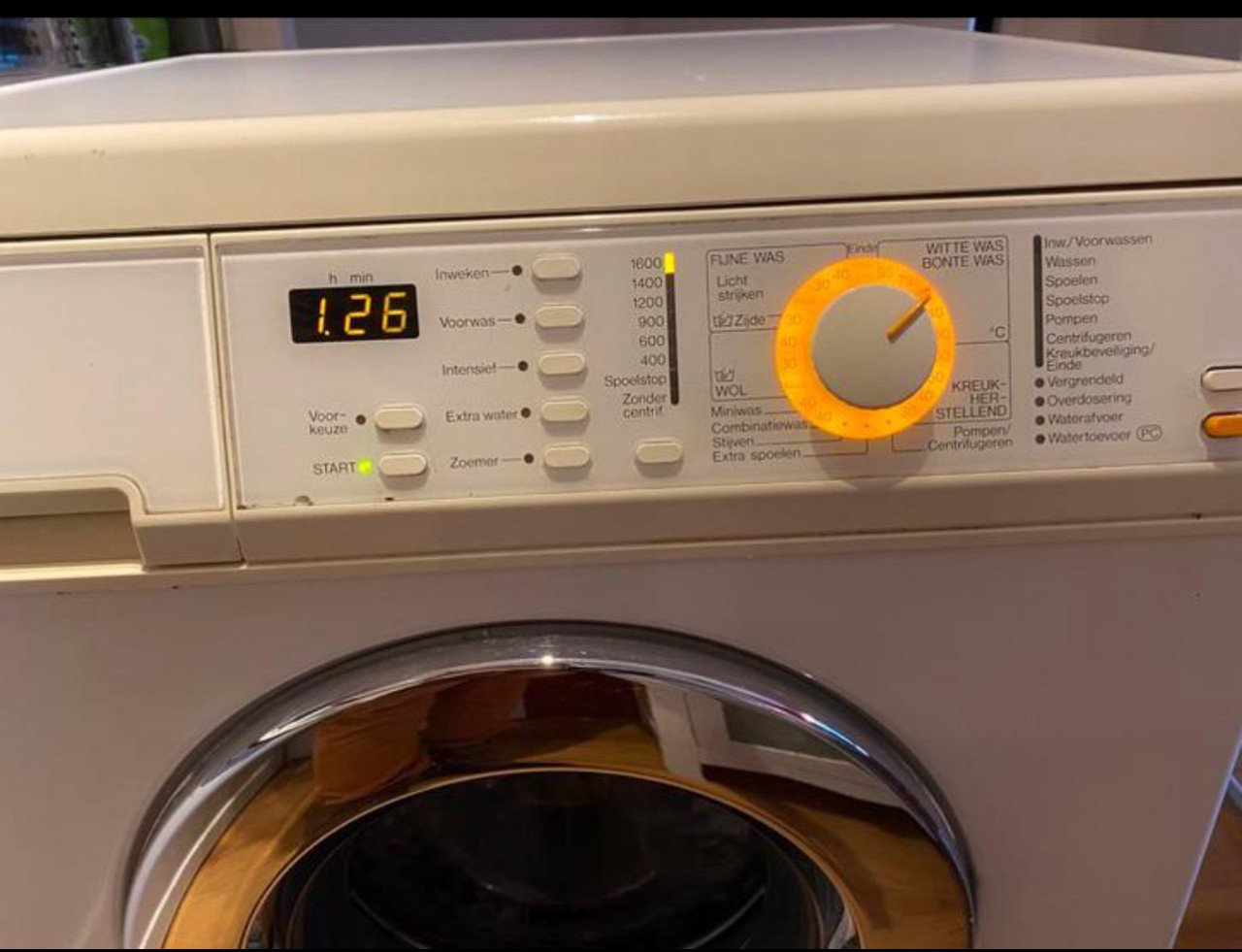 Miele wasmachine 5 kg 1600 toren met AquaStop perfect staat