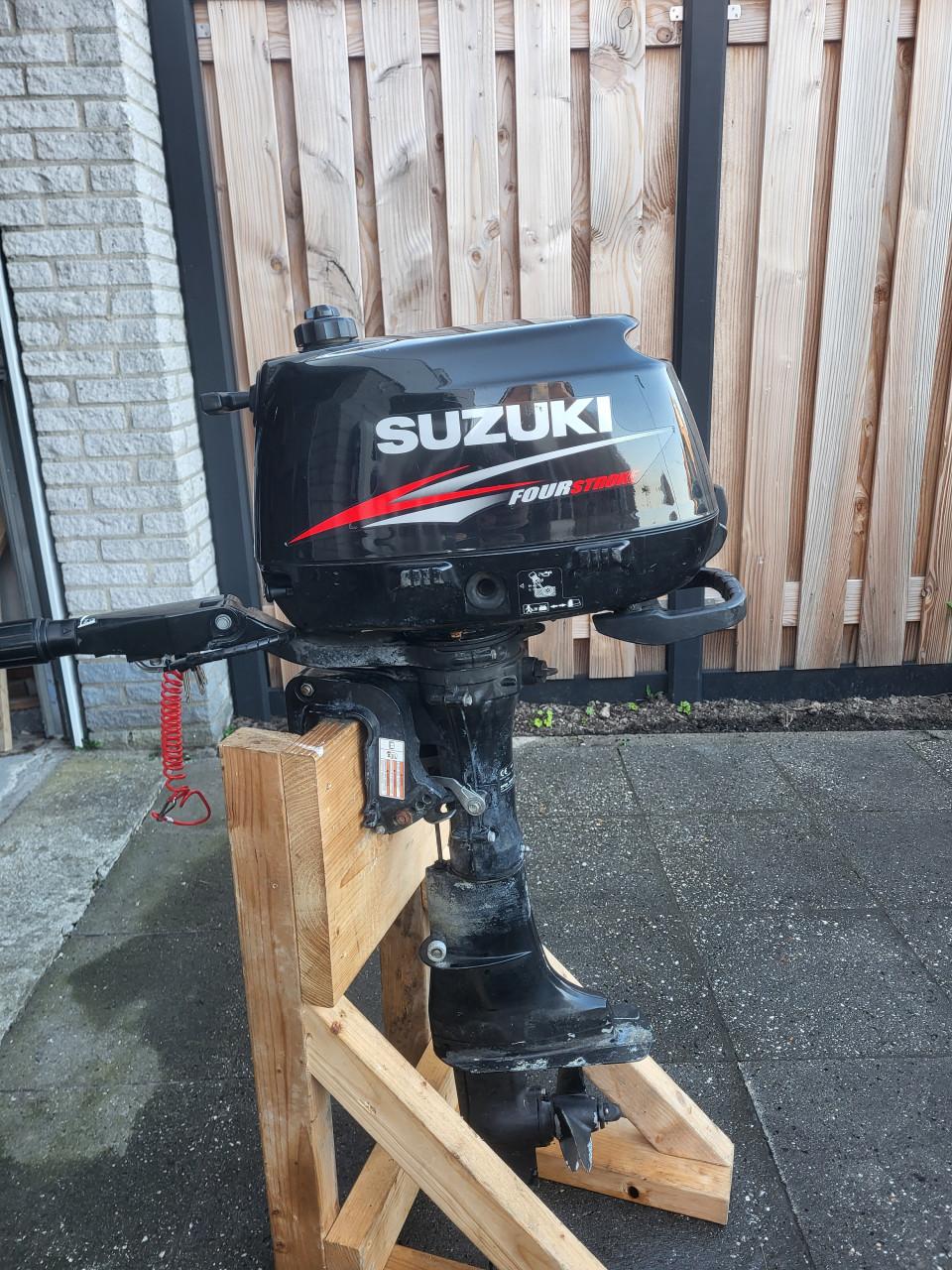 Nimarine Rhino Black 2.90 rubberboot met een 6 pk Suzuki DF6