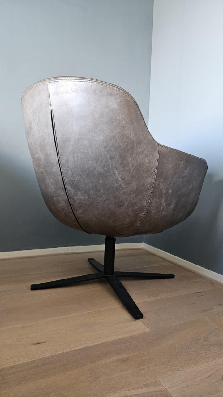 Leren fauteuil op draaivoet