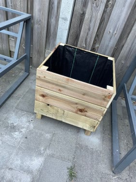 Mooie nieuwe houten bloembak  50 x 50 x 50 (handgemaakt)