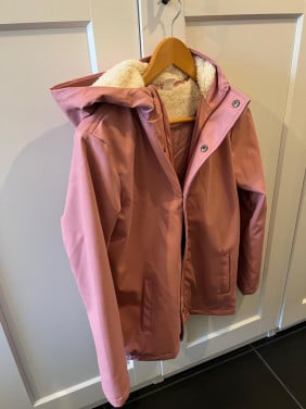 Te koop: Roze gevoerde regenjas