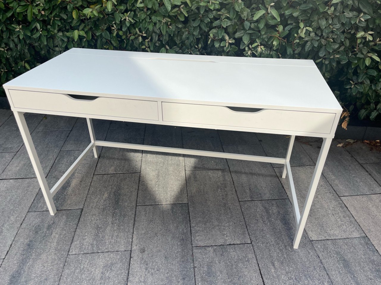 Bureau wit