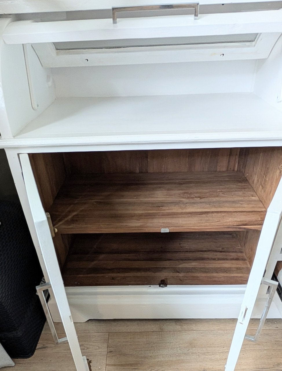 Wit houten vitrinekast/buffetkast/apothekerskast