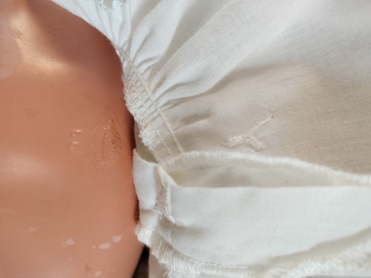 Antieke Schildpad babypop met poppenstoel