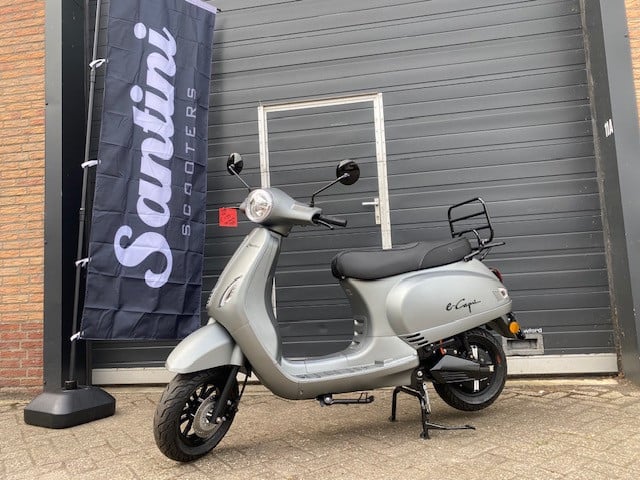 Nieuwe elektrische vespa Santini Capri scooters met nw BOSCH motor 2199 eur