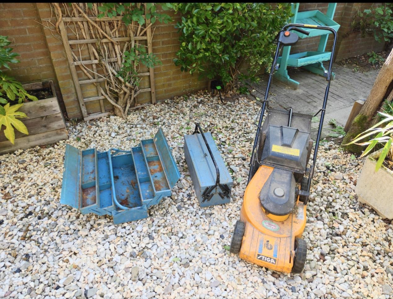 GERESERVEERD Gratis afhalen grasmaaier + gereedschapskoffers