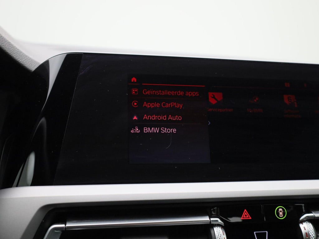 BMW 3-serie 330e | automaat | navigatie | half-leer | adaptive cruise contr