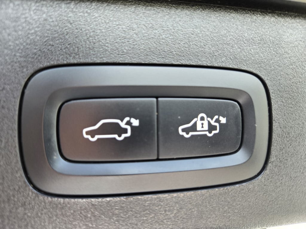 Lynk & Co 01 1.5 261pk plug in hybrid , panodak ,360gr camera , adaptive cc