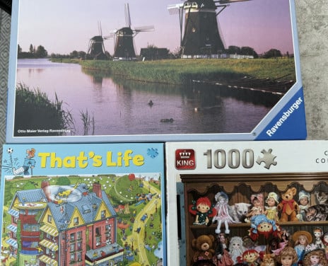 3 zeer nette puzzels. 1000 stukjes. Doos en stukjes perfect.