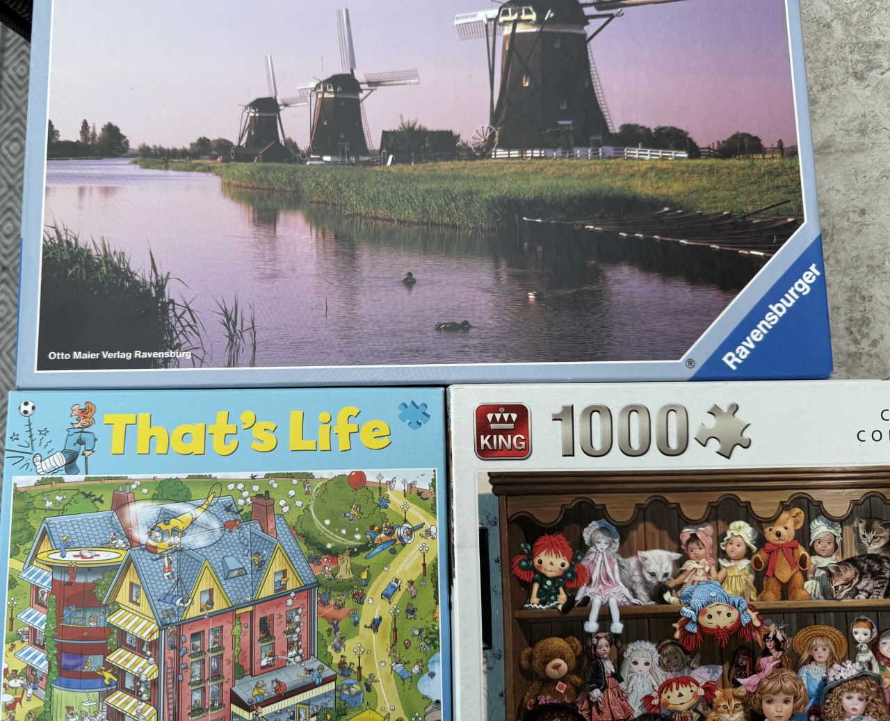 3 zeer nette puzzels. 1000 stukjes. Doos en stukjes perfect.