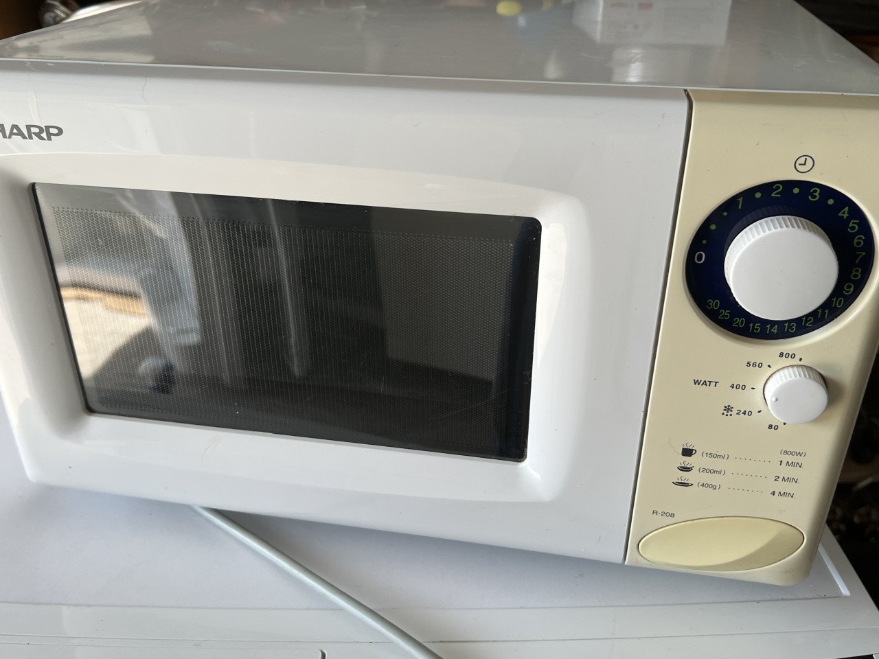 Vrijstaande magnetron Zo goed als nieuw Eenvoudig te bedienen