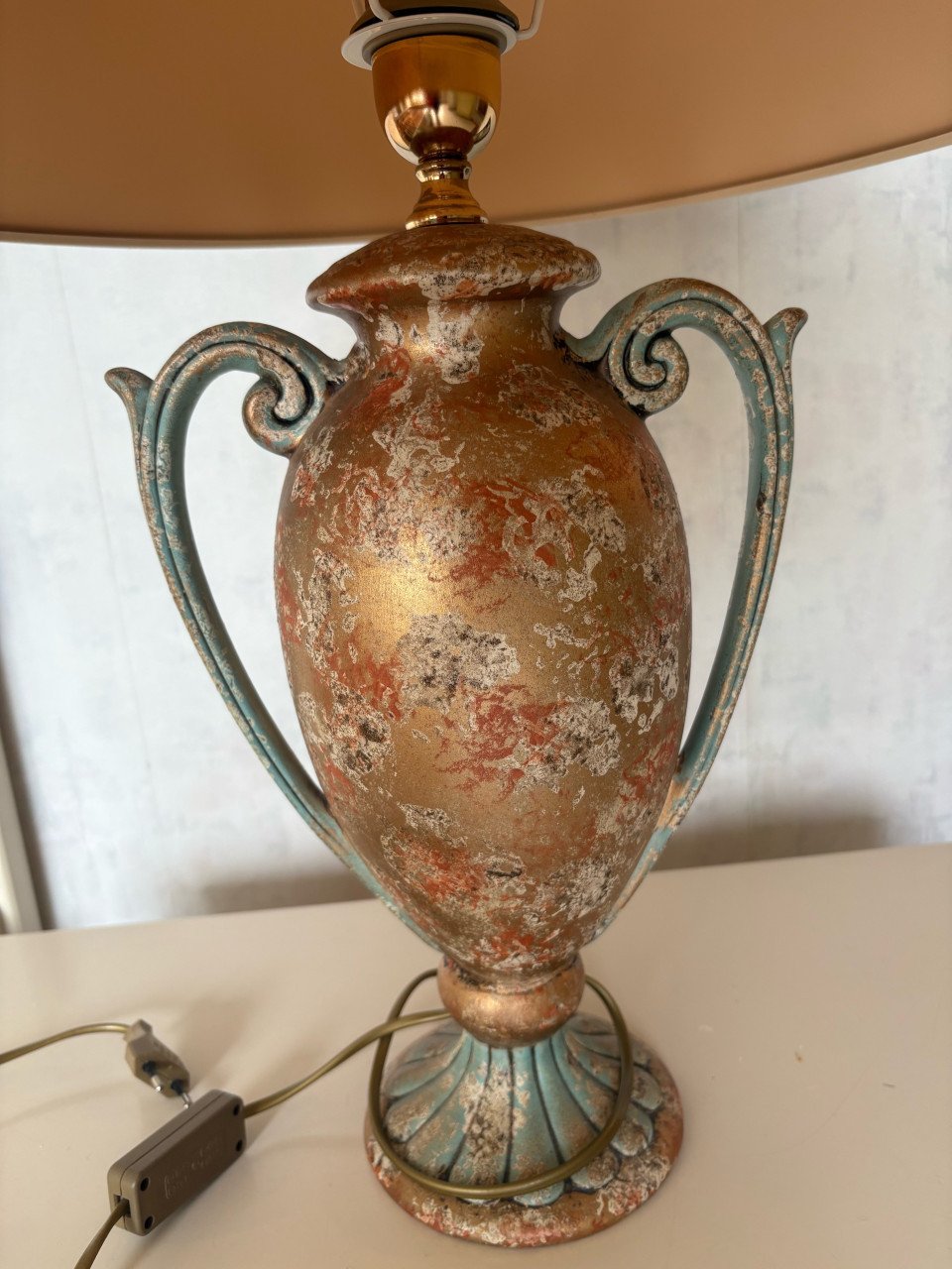 Vintage lamp met créme kleurige kap 15,-€
