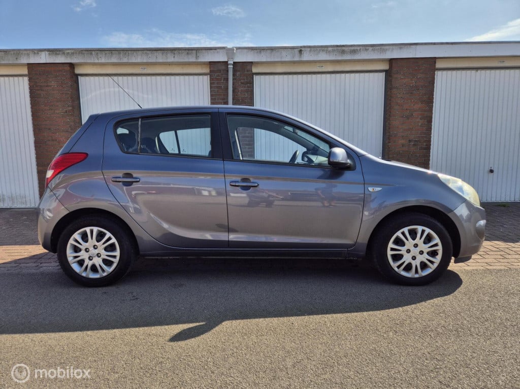 Hyundai I 20 1.2i dynamicversion / 5-deurs / dealeronderhouden/ airco / par