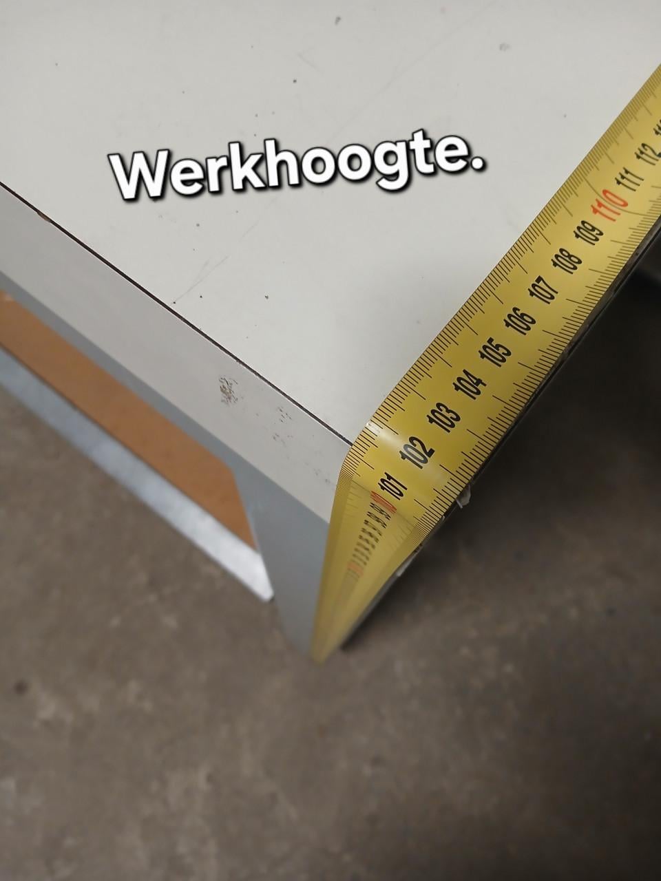 Mobiele werktafel, werkbank voor schuur, garage of werkplaats.