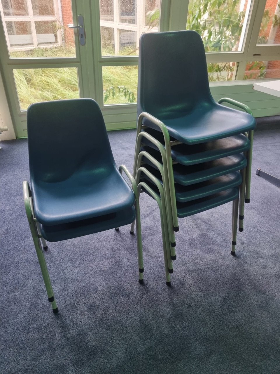 Diverse tafels en stoelen (school)