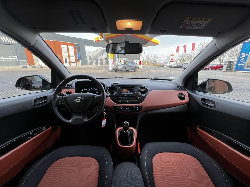 Hyundai I 10 1.0i i-motion comfort | cruise control | radio | climate contr