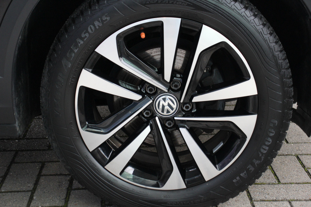 Volkswagen T-roc 1.5 tsi sport | acc | stoelverwarming | carplay |