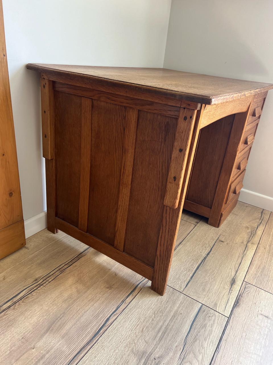 Mooi antiek eiken bureau