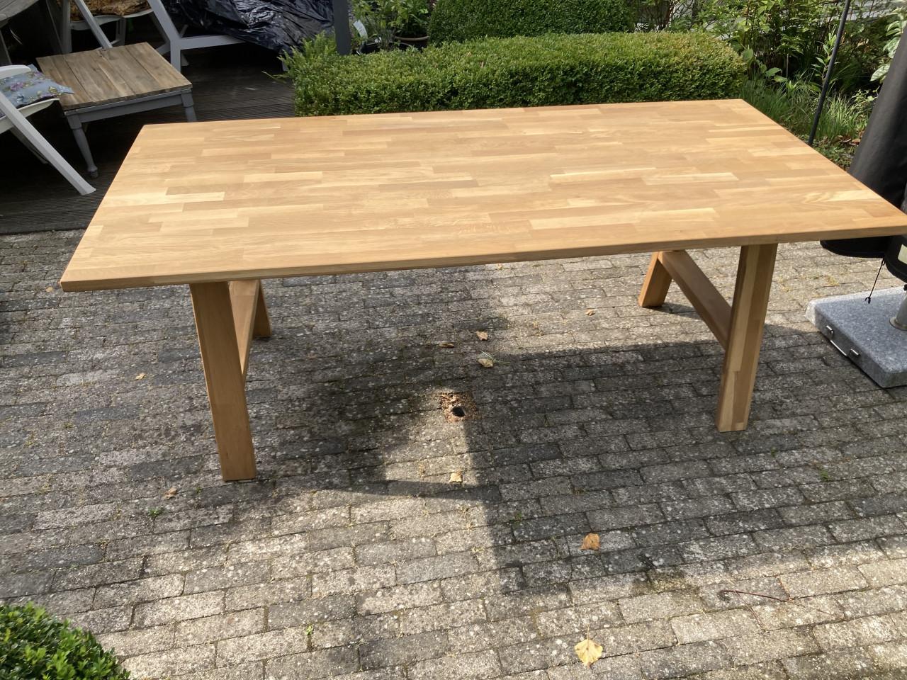Opruiming: Mooie eettafel