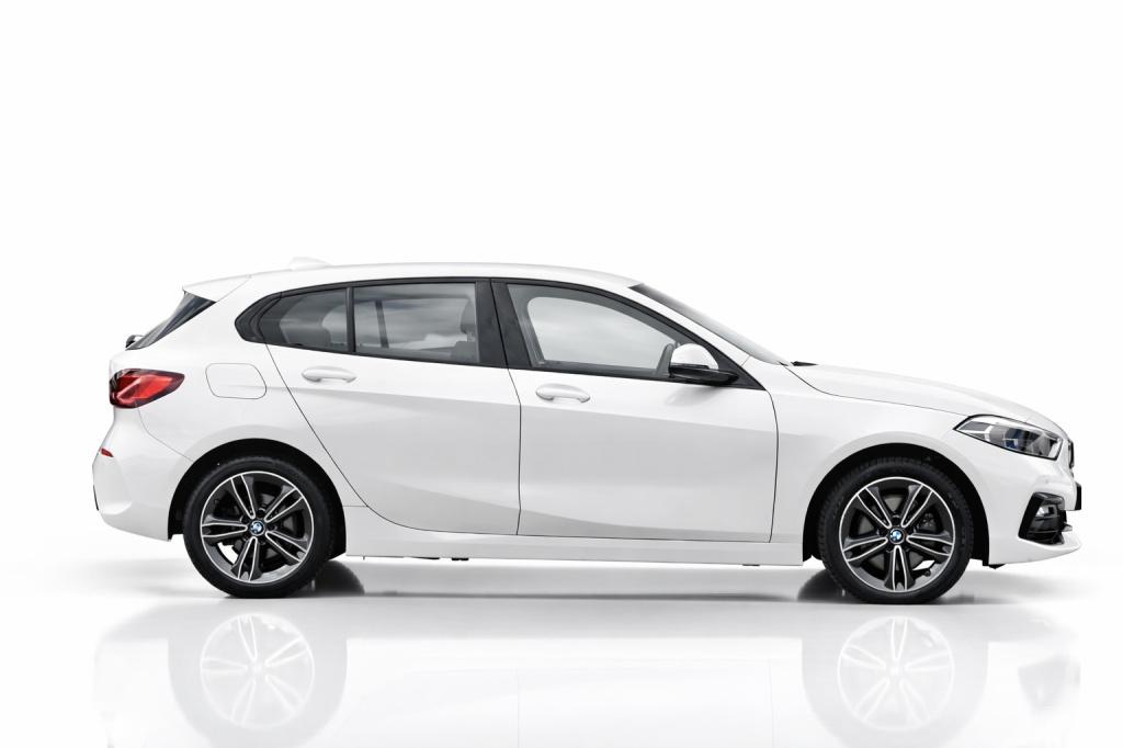 BMW 1 Serie 118i sport line | stoelverwarming | apple carplay | android aut