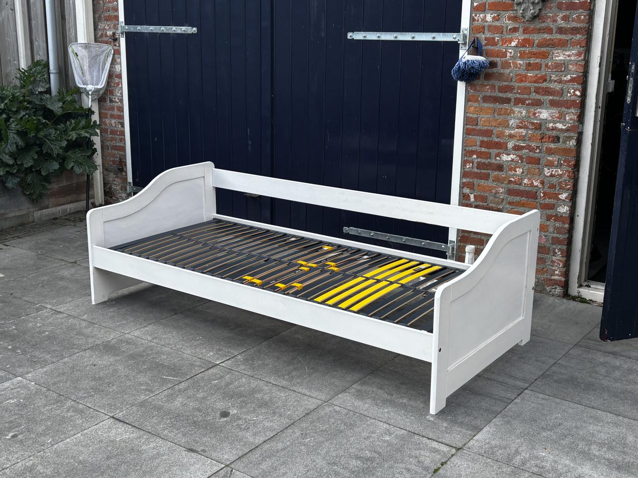 Bed 90 x 200