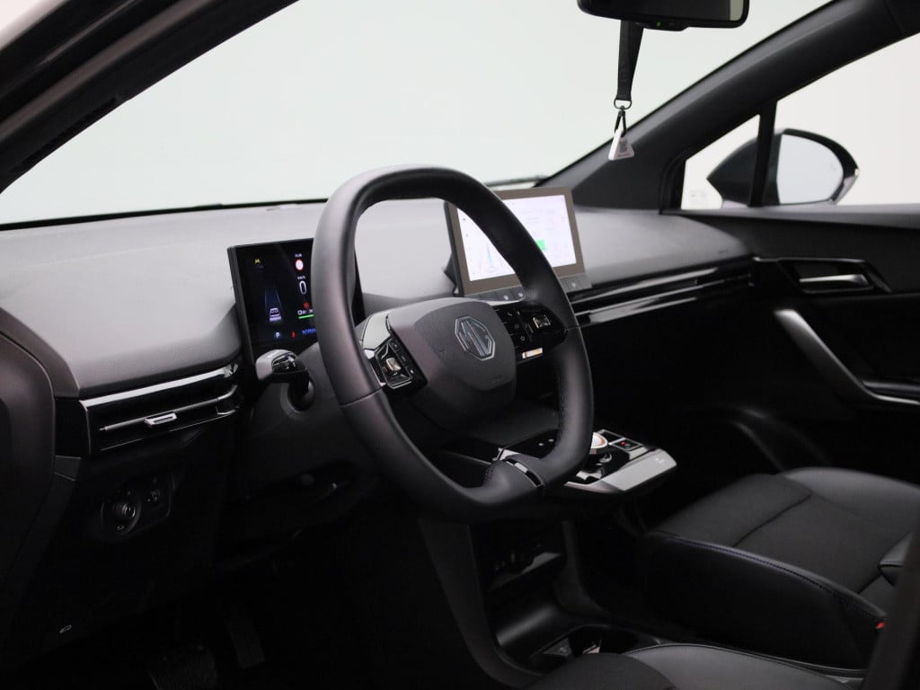 MG Mg4 64 kwh luxury | automaat | navigatie | climate control | apple carpl