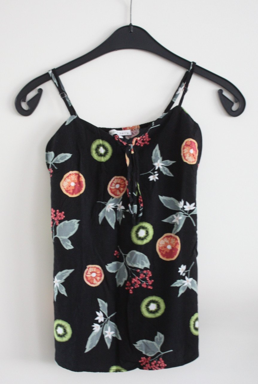 Zwarte top met fruit print maat xs