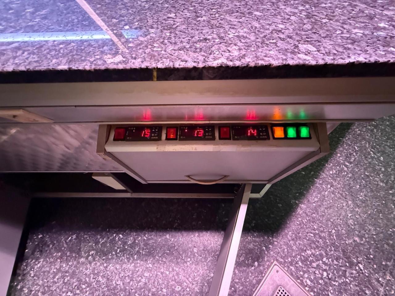 Keukenapparatuur - Complete koeltoog, frituur, afzuigkap en meer