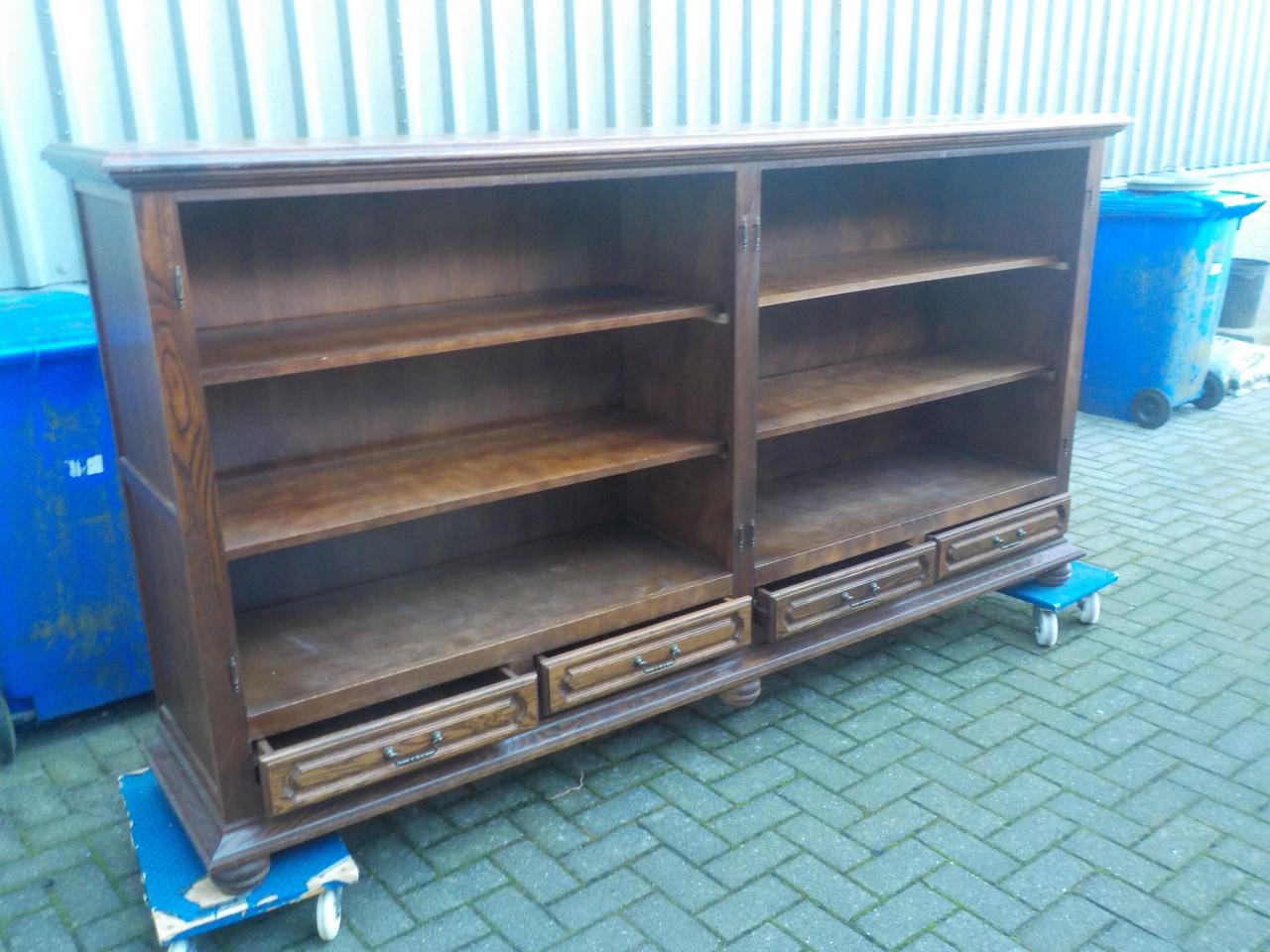 Massief eiken hoog dressoir in zeer goede staat