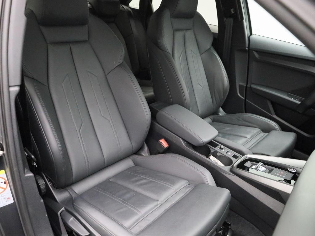 Audi A3 limousine 30 tfsi s edition | automaat | navigatie | vlak stuur | c