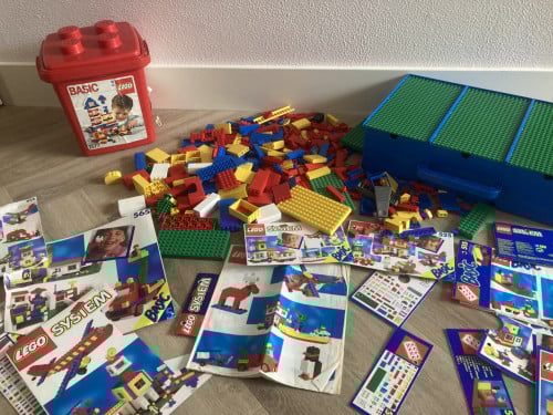 Lego met opbergbakken en boekjes