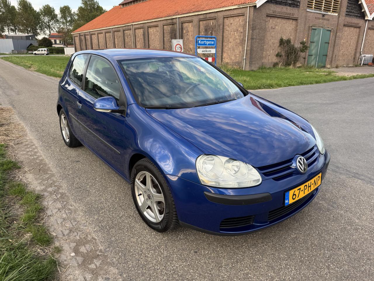 Volkswagen Golf 5 1.4 Trendline benzine met een vol jaar APK!