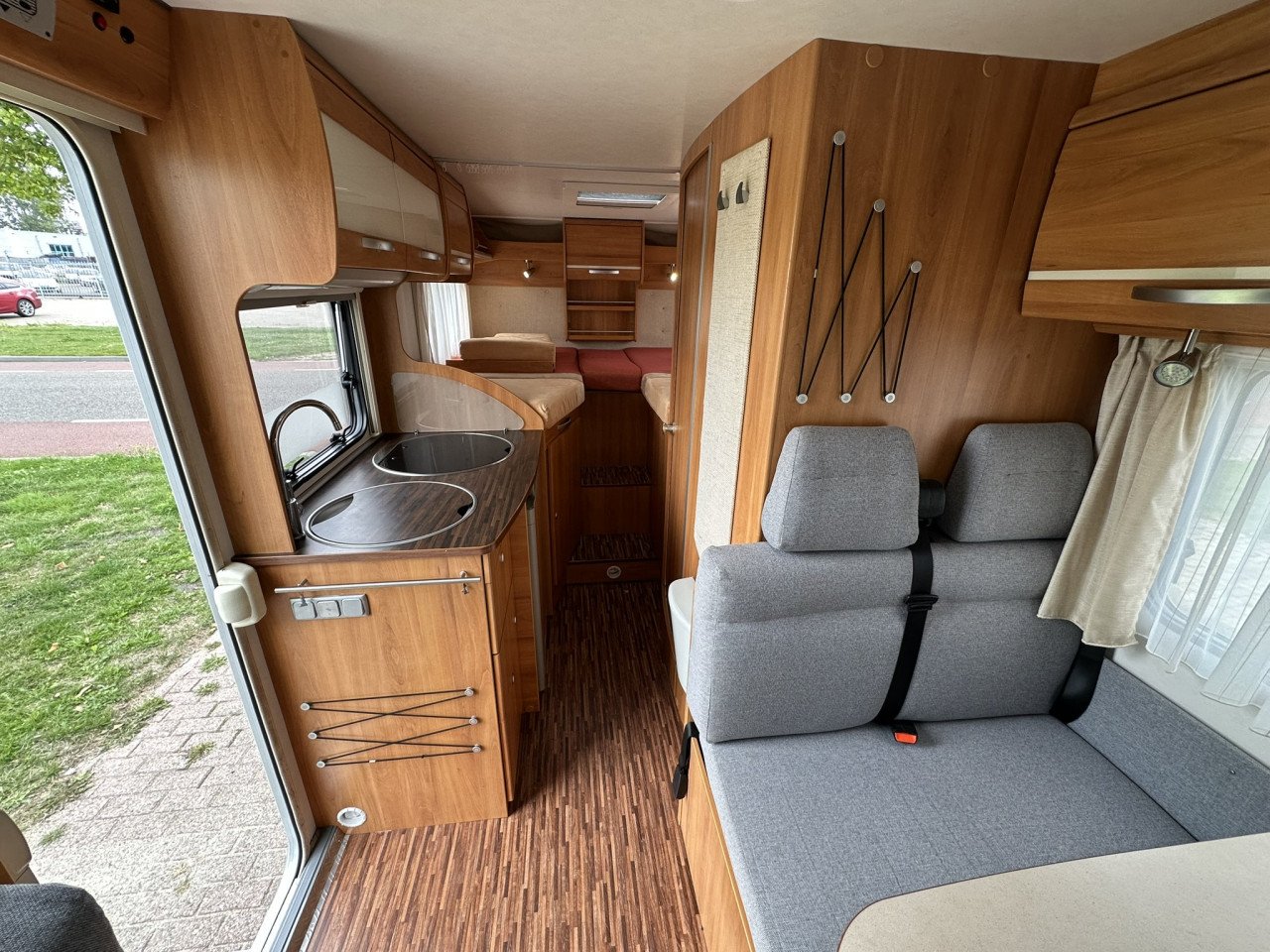 4 persoons Hymer Van 562 - Compacte camper! met lengtebedden