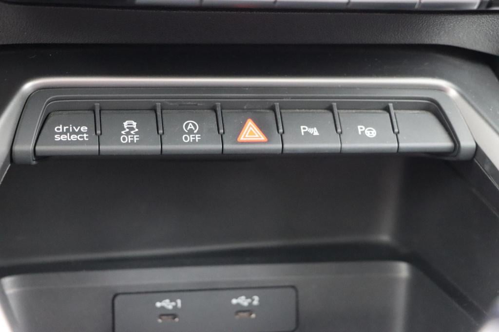 Audi A3 limousine 35 tfsi s edition 150pk carplay | camera | parkassist | a