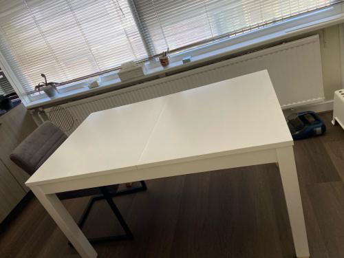 Tafel uittrekbaar 140/220 lengte x 84 cm breedte