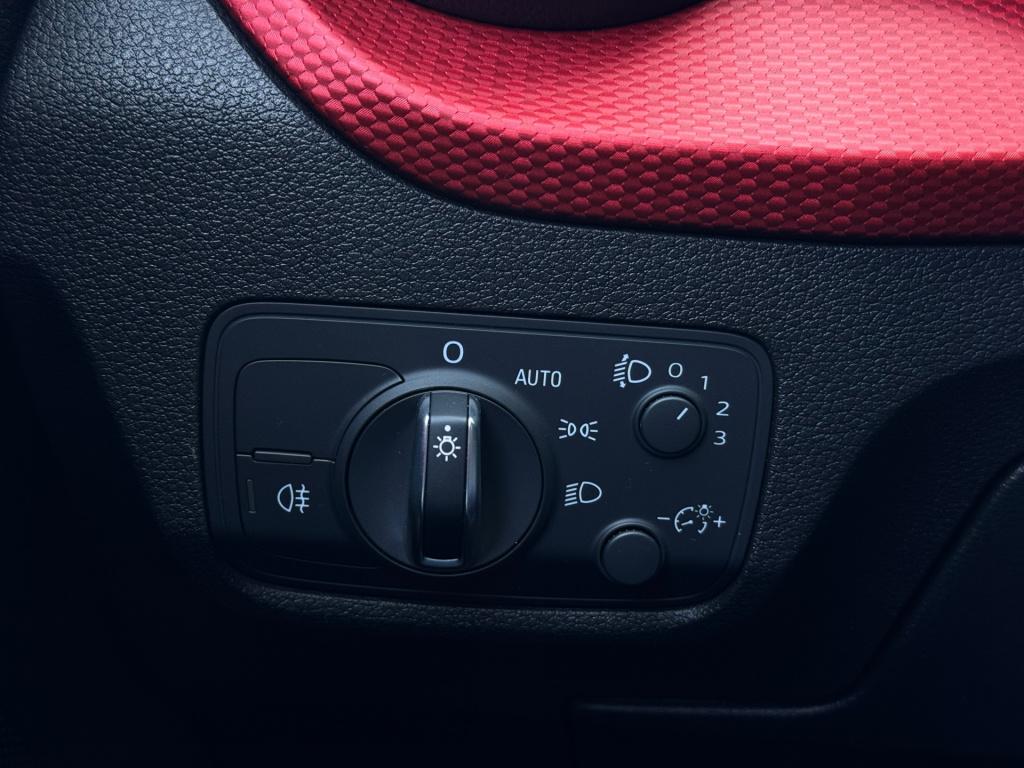 Audi Q2 30 tfsi sport * panoramadak * clima * navigatie