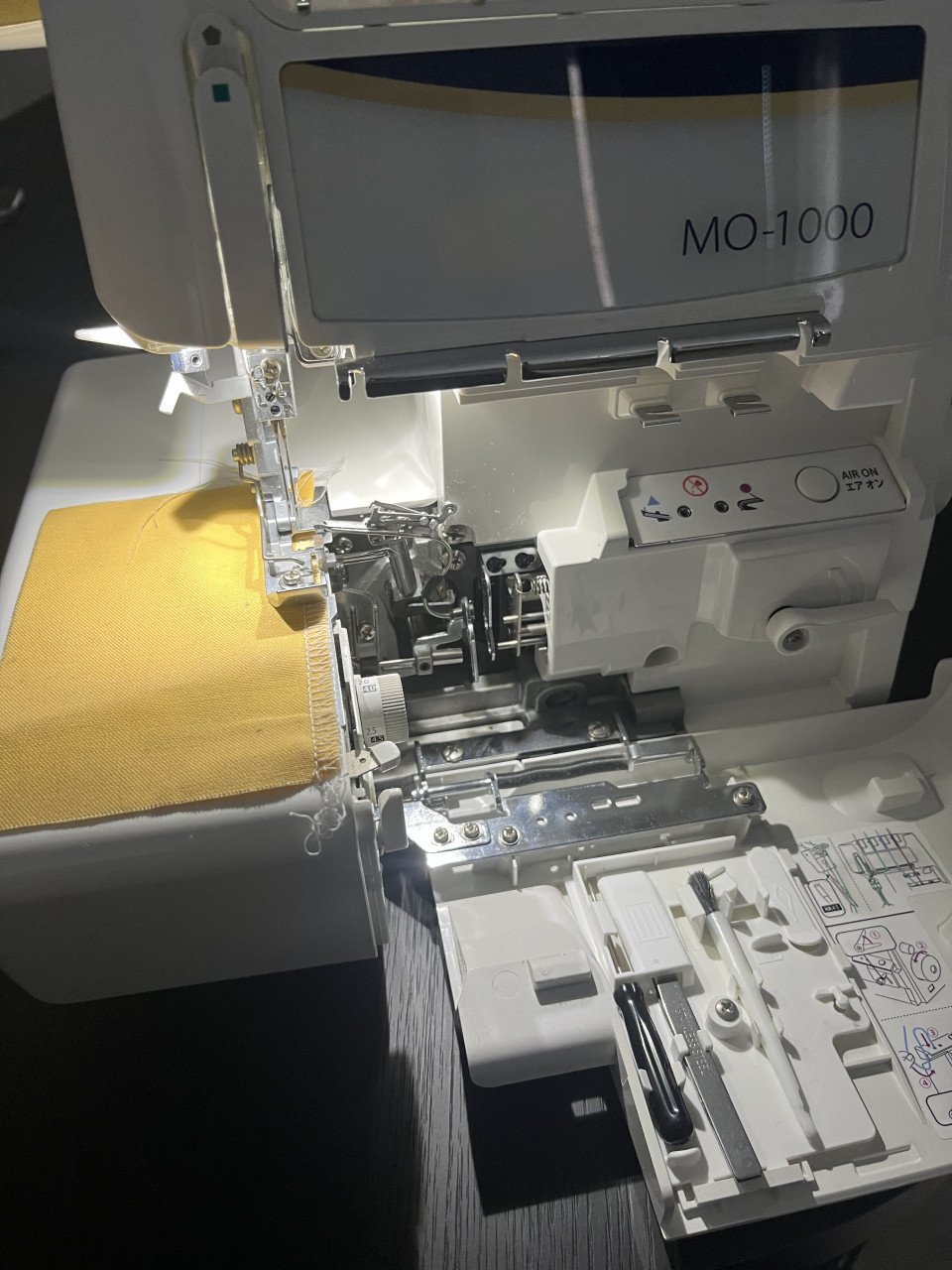 Juki lockmacine MO-1000